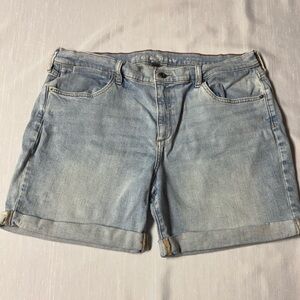 Eddie Bauer Women’s Size 12 Boyfriend Denim Shorts Mid Rise Light Wash
